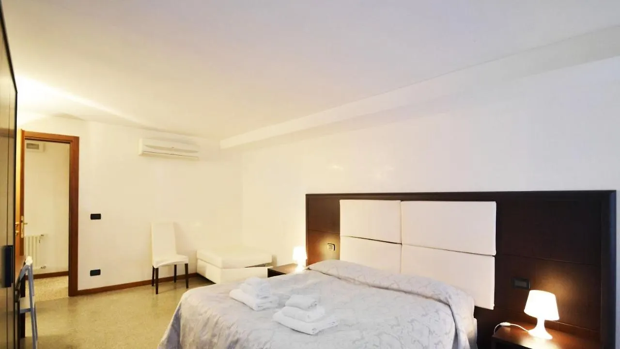 Residenza Ai Do Mori Apartment Venice