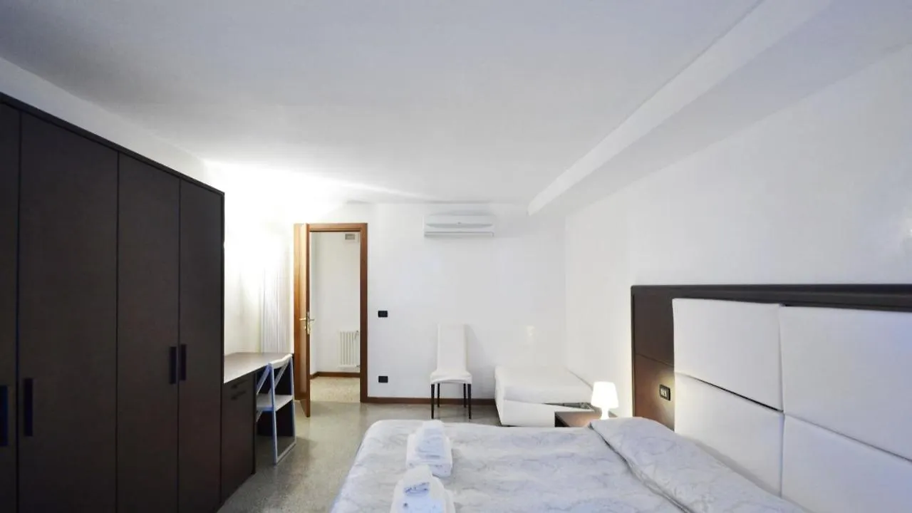 Residenza Ai Do Mori Apartment Venice